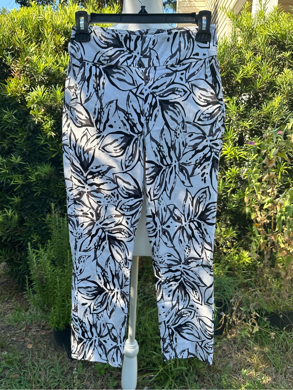 Joseph Ribkoff Black & White Floral Leggings